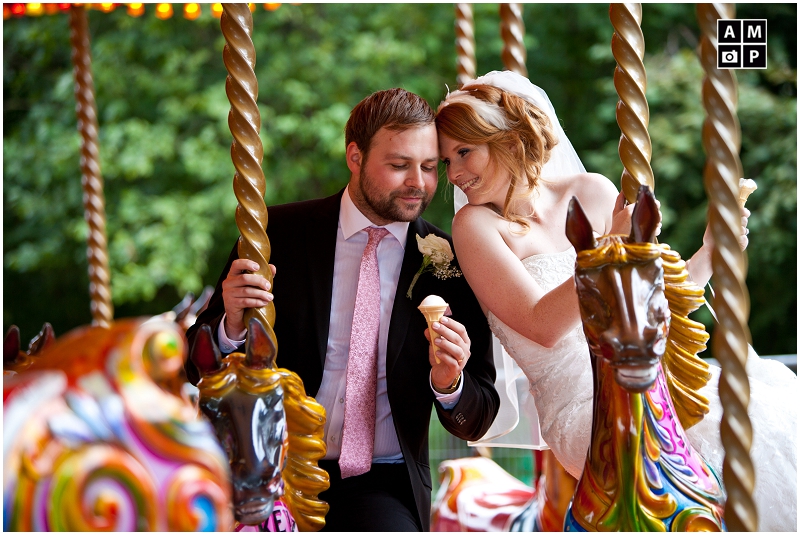 "Wedding-couple-photos-vintage-carousel"