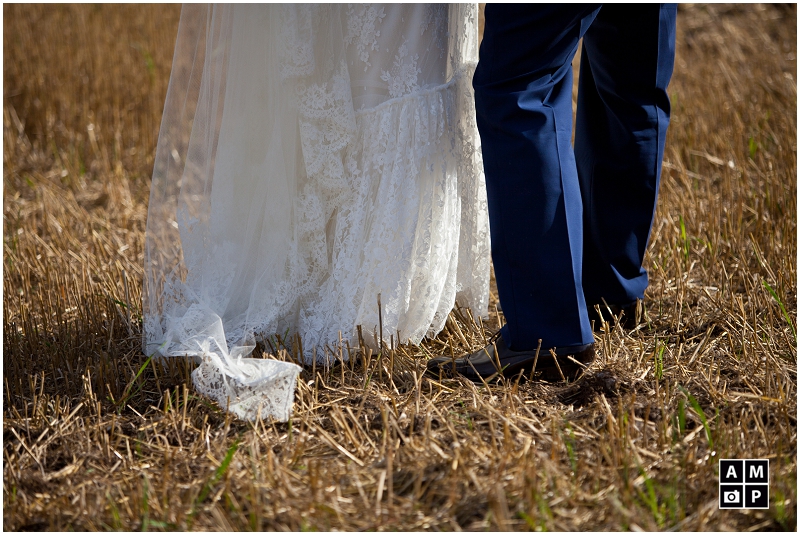 "Rustic-DIY-wedding-in-a-field"