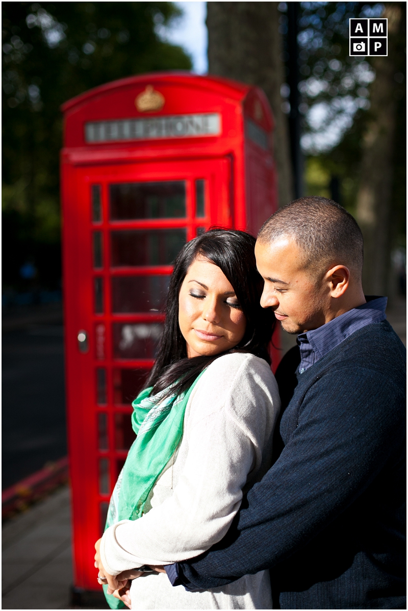 "London-Engagement-Shoot-with-a-red-telephone-box"