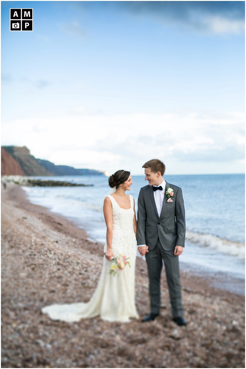 "romantic-wedding-couple-photos-on-the beach-in-Devon"
