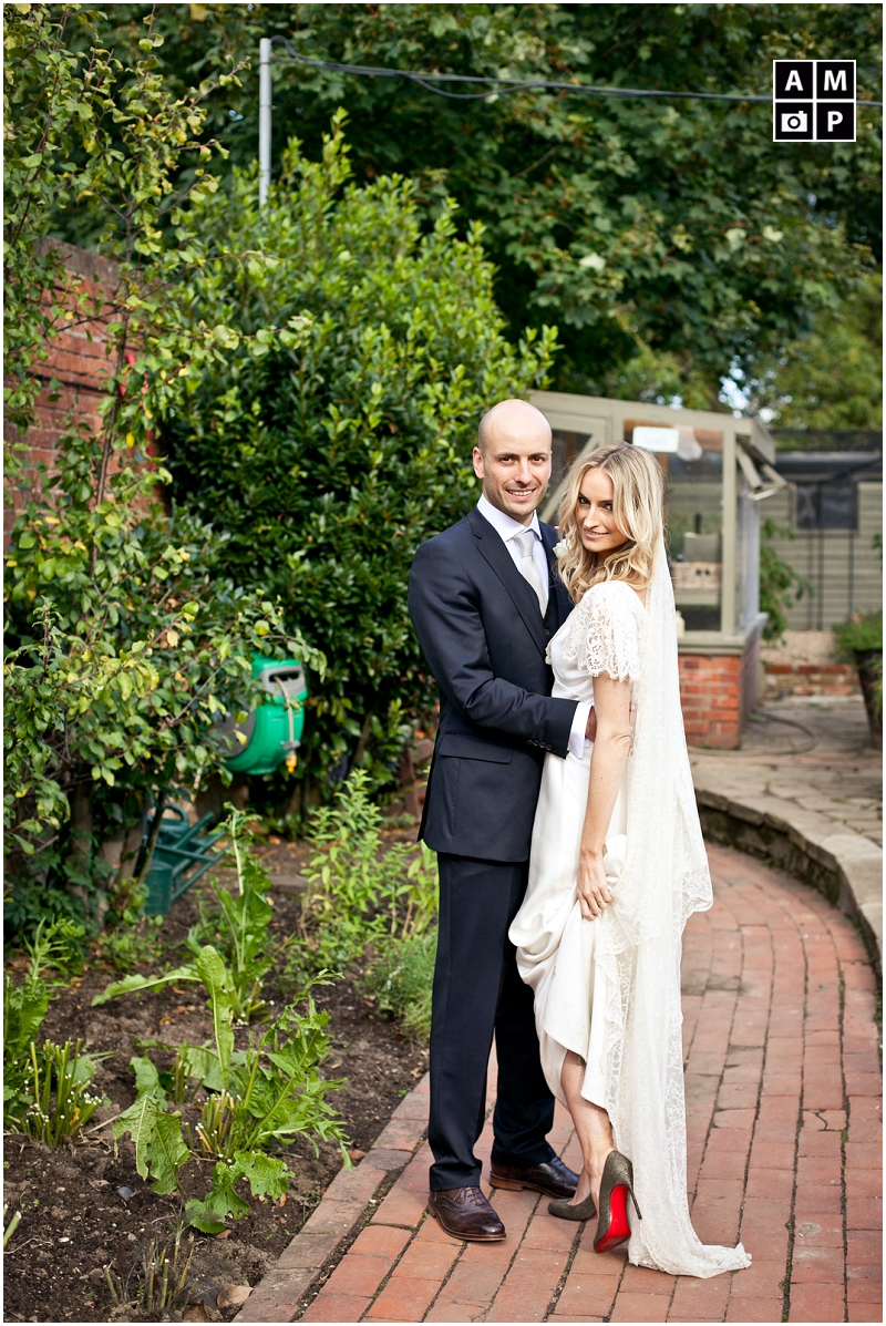 "Romantic-wedding-couple-photos-at-The-Olde-Bell-Hurley"