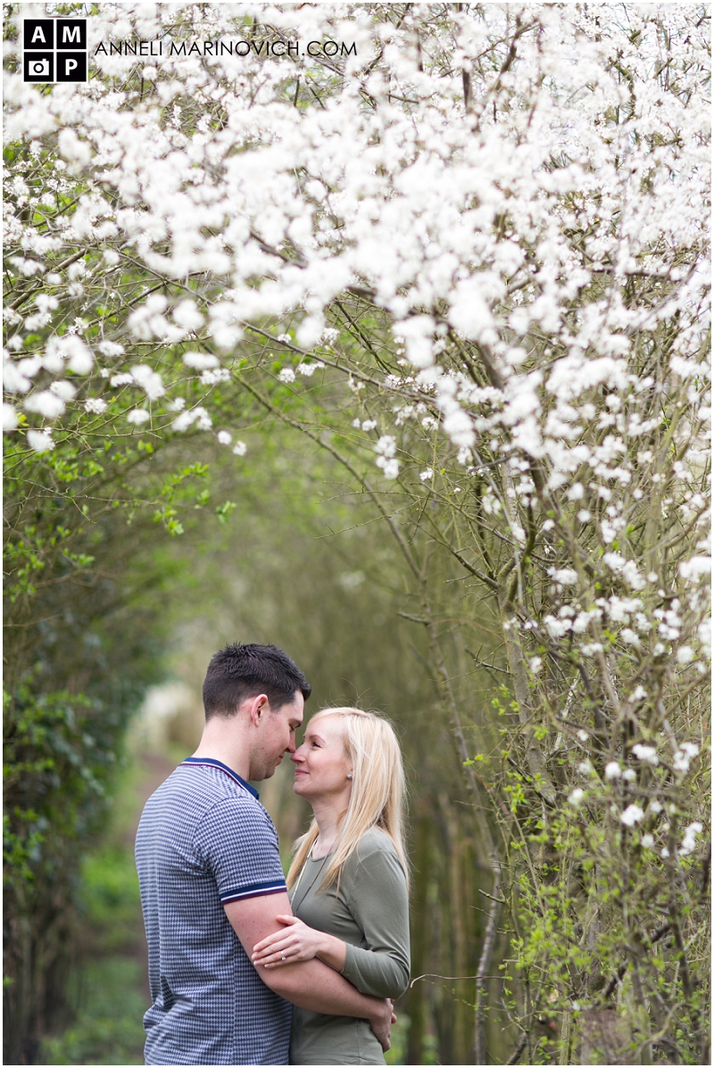 "couple-shoot-with-blossoms"