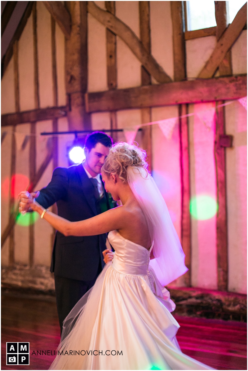 "barn-wedding-first-dance"
