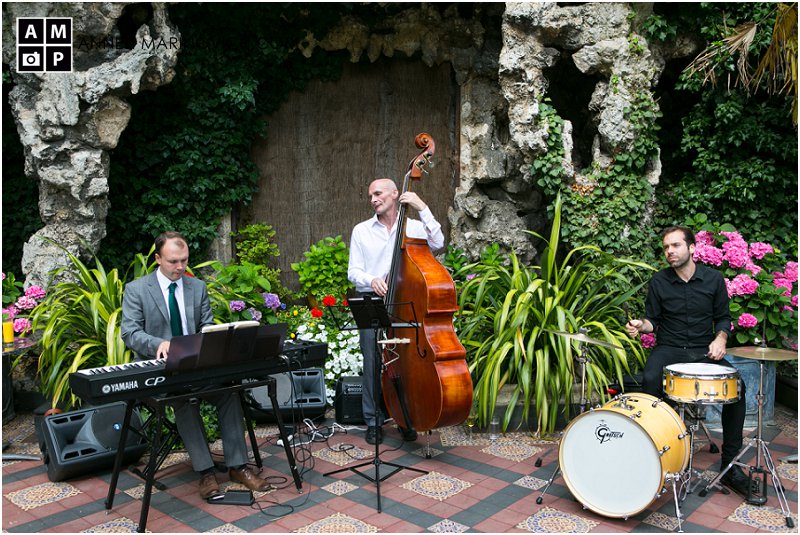 "jazz-band-at-wedding-reception"