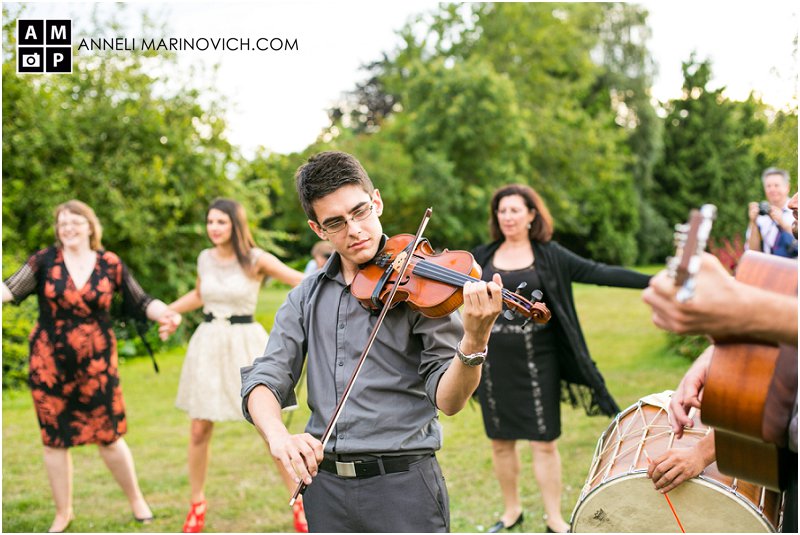 "Moosoutou-Greek-Band-at-a-wedding"