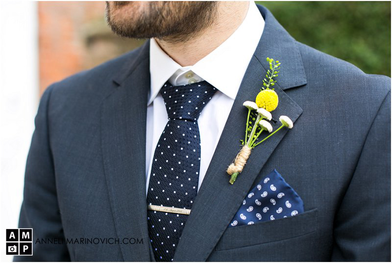 "contemporary-groom-tie-and-buttonhole"