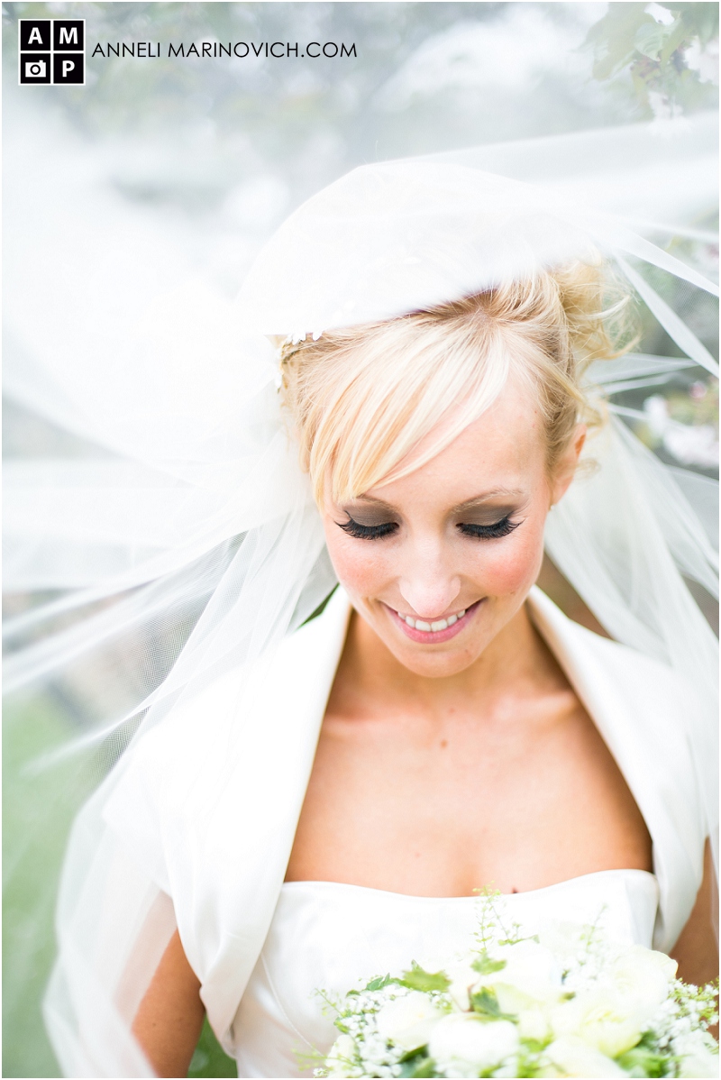 "creative-wedding-veil-photo"