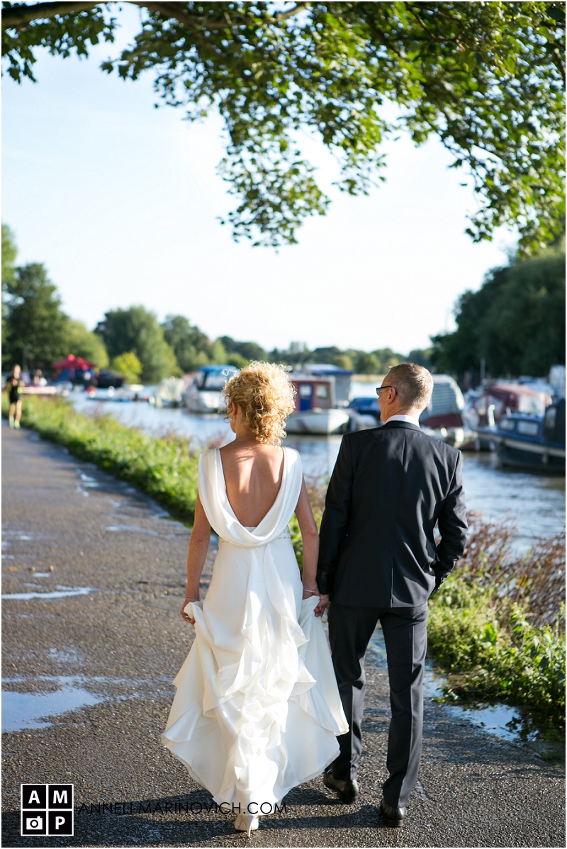 "bride-and-groom-strolling-on-Thames-River-Path"