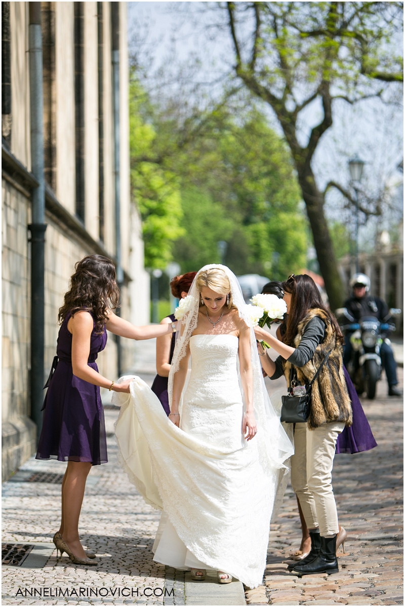 "English-bride-arrives-at-Basilica-Vysehrad-wedding-Prague"