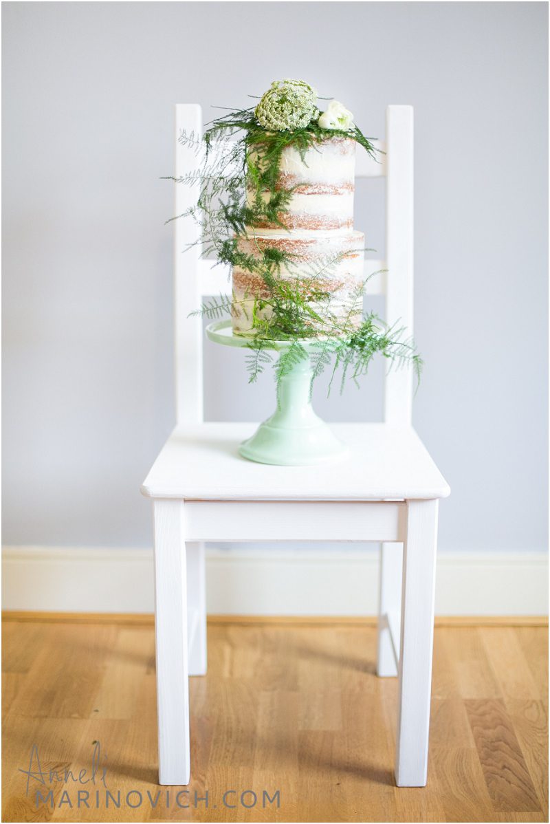 "contemporary-wedding-cake-with-foliage"
