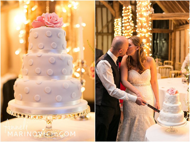 "sweet-wedding-cake-for-barn-wedding"