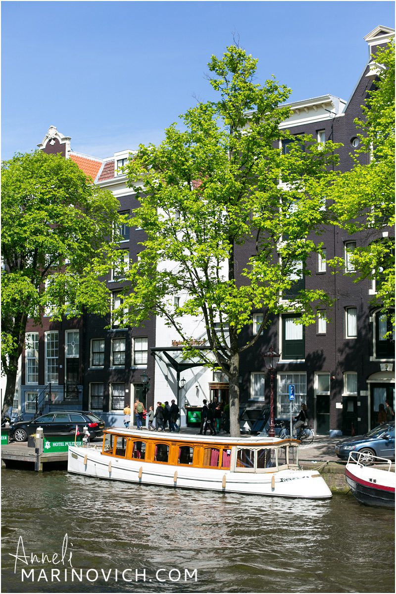 "canal-boat-house-Amsterdam"