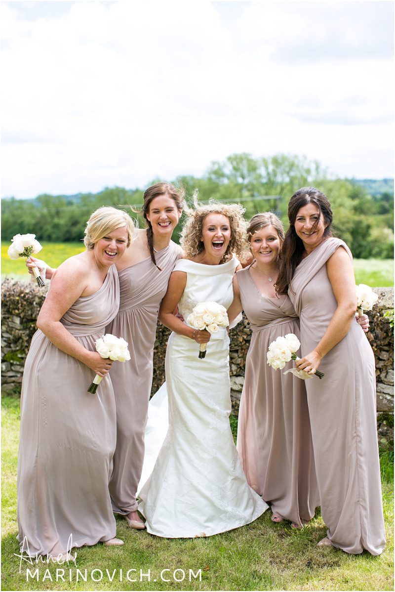 "Cotsworlds-bride-with-bridesmaids"