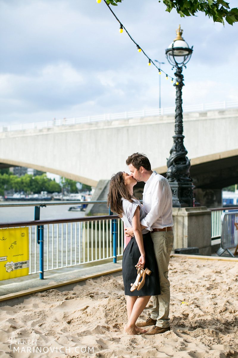 "London-riverside-engagement-shoot"