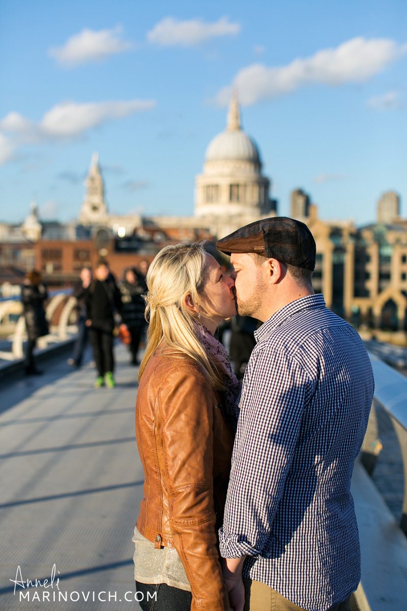 "couple-photos-on-Millennium-Bridge-London"