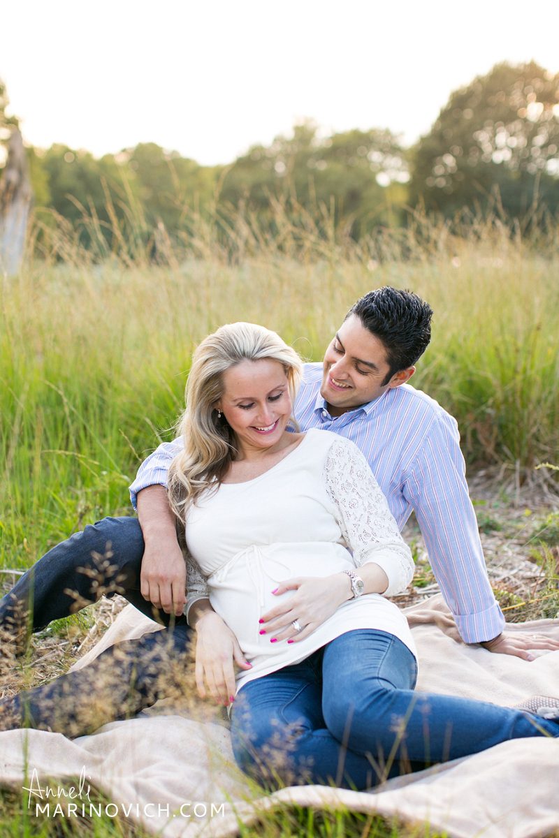 "relaxed-outdoor-maternity-session-Richmond-Park-London"