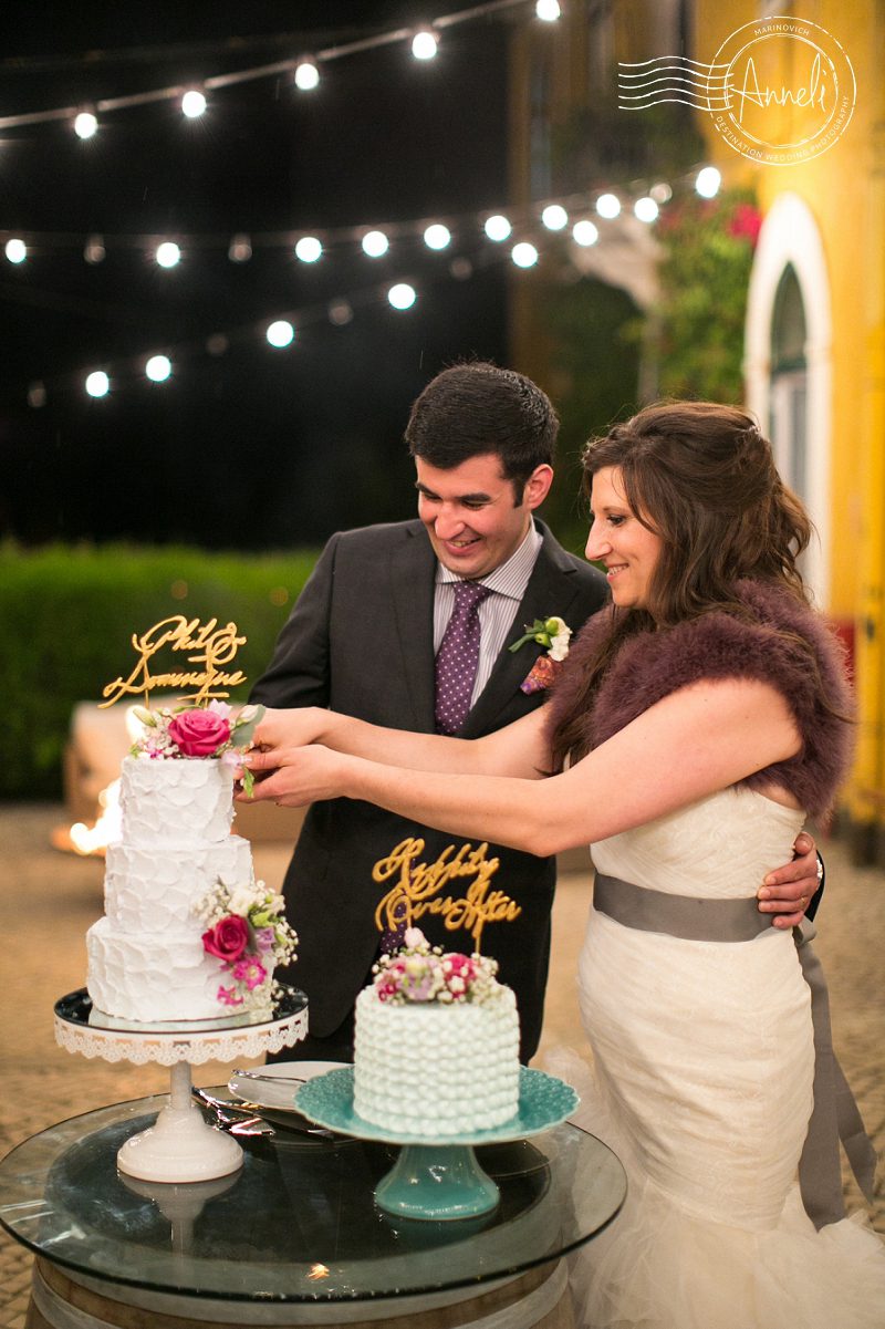 "Destination-wedding-al-fresco-cake-cutting"