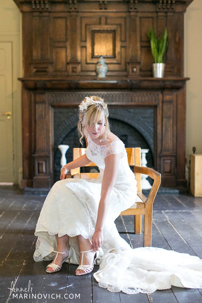 "Elegant-Bride-Olde-Bell-Hurley-Wedding-Photography-6"
