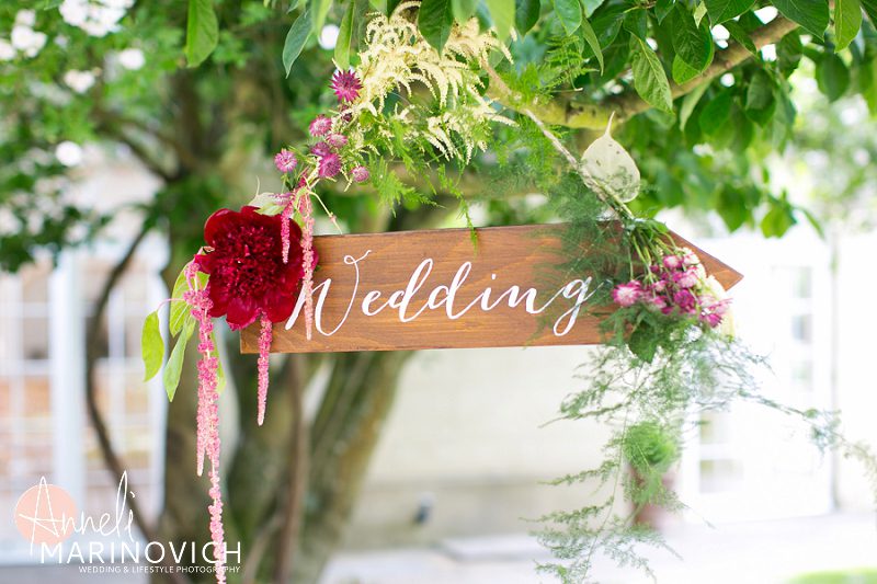 "wooden-wedding-sign"