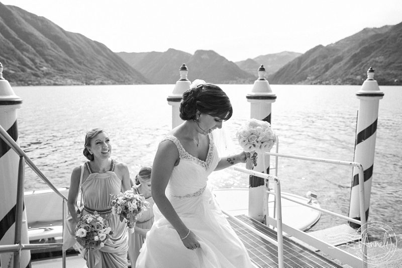 "Bride-arriving-by-boat-at-Villa-Balbianello-Lake-Como"
