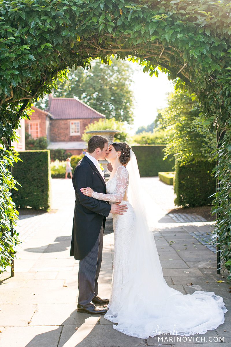 "Romantic-wedding-photography-at-Kew-Gardens-London"