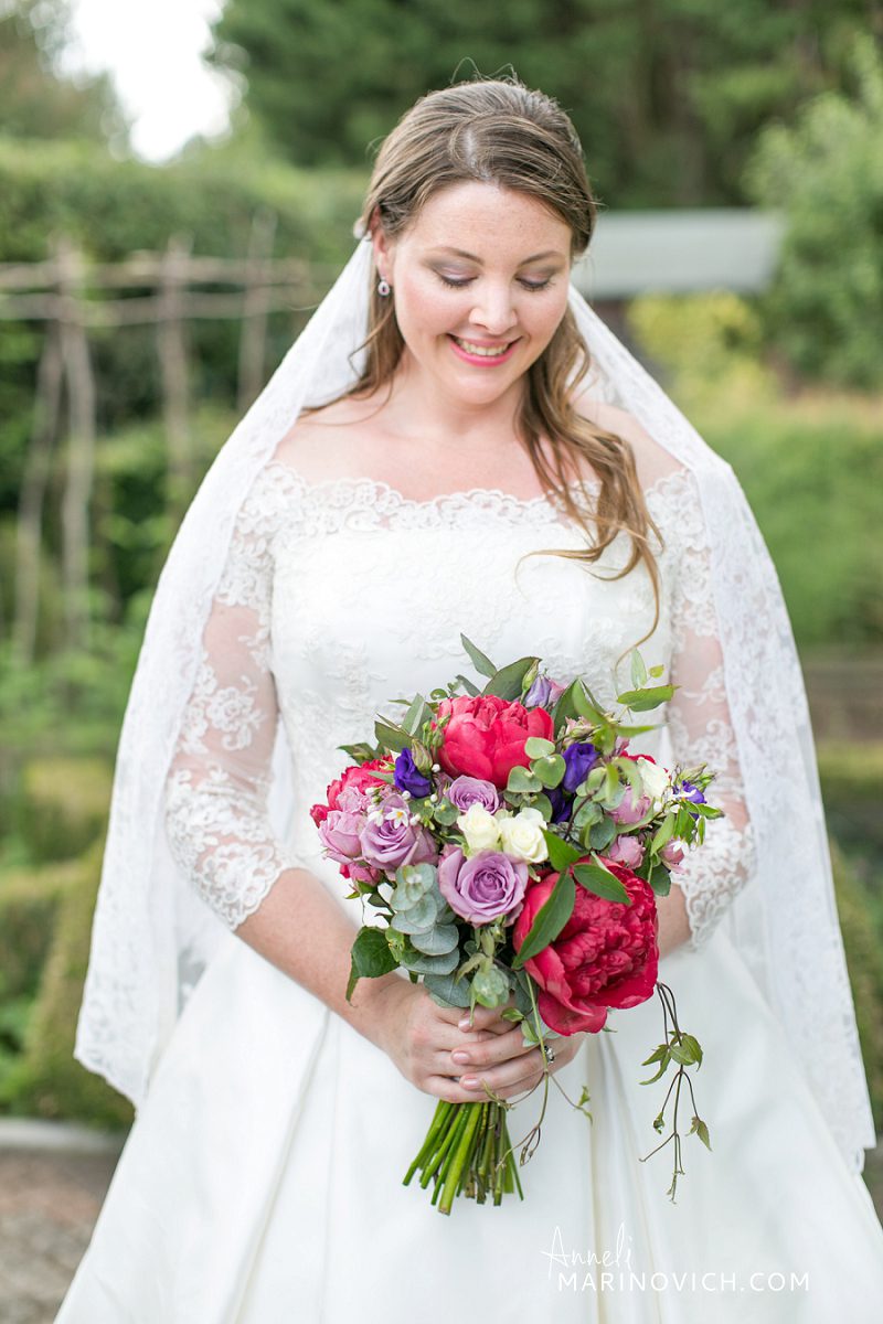 "Pretty-bride-with-peonies-wedding-bouquet"